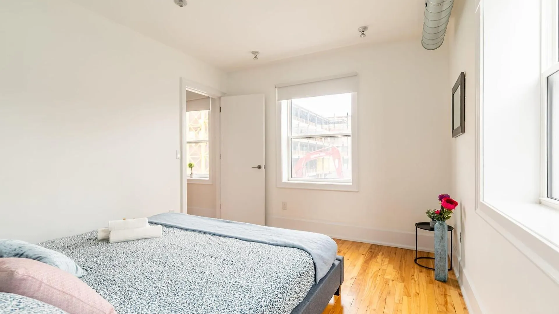 Modern 2 Bedroom Condo - Heart Of Leslieville Toronto