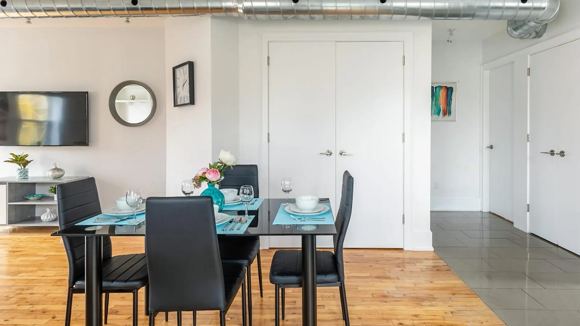 Modern 2 Bedroom Condo - Heart Of Leslieville Toronto 0*,  Canada